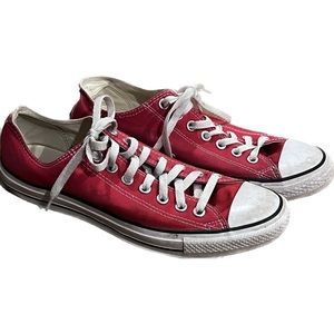 RED CONVERSE CHUCK TAYLOR LOW TOPS